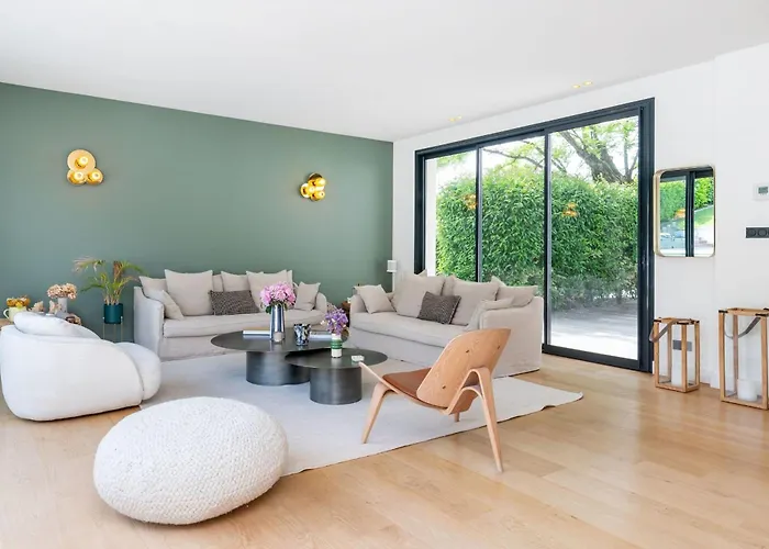 La Radieuse Villa *